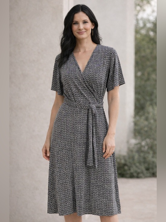 H&M Dresses & Skirts - H&M Black and White Wrap-Style Maxi Dress with Tie Waist